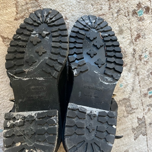 Black suede authentic Burberry ankle boots size 38 lightly worn. - Picture 13 of 14